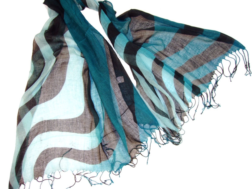 Wavy Print Shaded Polyester Scarf